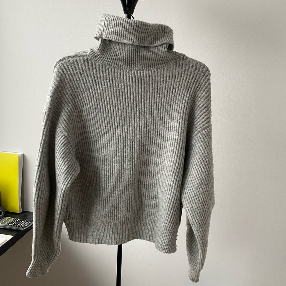 Grey sweater - Picture 2 of 3
